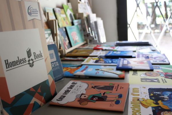 Fare leggere tutti con la CAA. Una formazione gratuita per librai e bibliotecari a cura di Homeless Book